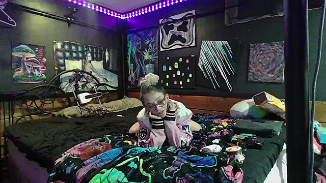 Stonermama666420 online show from December 23, 2025, 6:12 am