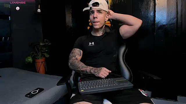 Snapshot of Flynn_Riider chatting on November 22, 2025, 5:34 pm Flynn Riider online show from November 22, 2025, 5:34 pm