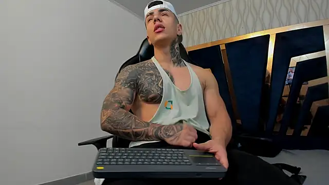 Snapshot of Flynn_Riider chatting on November 30, 2025, 5:14 pm Flynn Riider online show from November 30, 2025, 5:14 pm