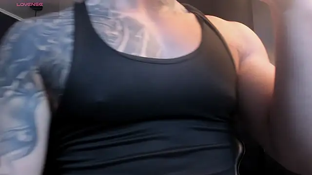 Snapshot of Flynn_Riider chatting on December 3, 2025, 5:23 pm Flynn Riider online show from December 3, 2025, 5:23 pm