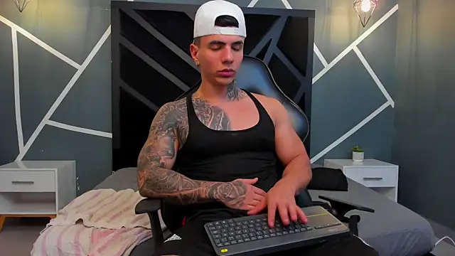 Snapshot of Flynn_Riider chatting on December 5, 2025, 5:28 am Flynn Riider online show from December 5, 2025, 5:28 am