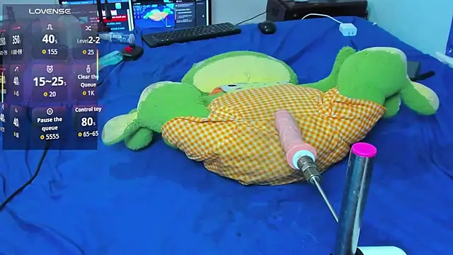 Snapshot of alexdesire chatting on November 13, 2025, 1:04 pm alexdesire online show from November 13, 2025, 1:04 pm