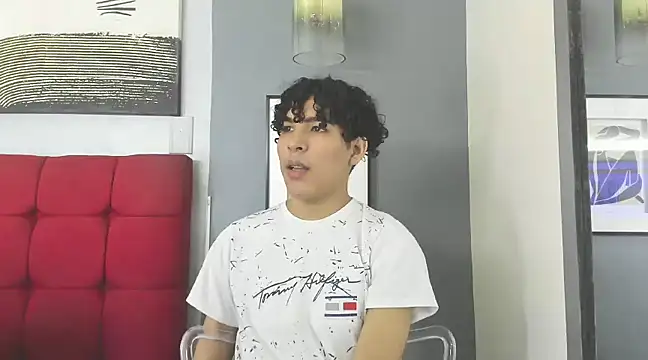  Natassia Dreams online show from March 18, 2025, 4:06 pm