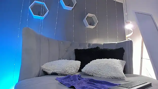 slutty venus online show from February 26, 2025, 7:23 am