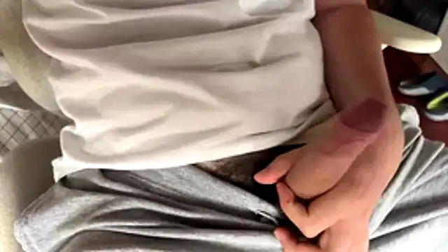 Axeeeeeeeeeeeel online show from April 15, 2026, 4:44 pm