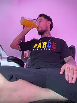 Snapshot of Junihn0 chatting on October 9, 2025, 9:04 pm Junihn0 online show from October 9, 2025, 9:04 pm