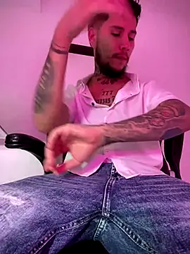 Snapshot of Junihn0 chatting on October 5, 2025, 9:05 pm Junihn0 online show from October 5, 2025, 9:05 pm