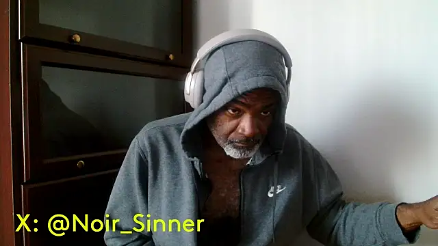 Snapshot of sinnernoir chatting on May 2, 2026, 11:04 am sinnernoir online show from May 2, 2026, 11:04 am