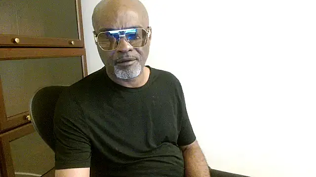 Snapshot of sinnernoir chatting on April 18, 2026, 1:41 am sinnernoir online show from April 18, 2026, 1:41 am