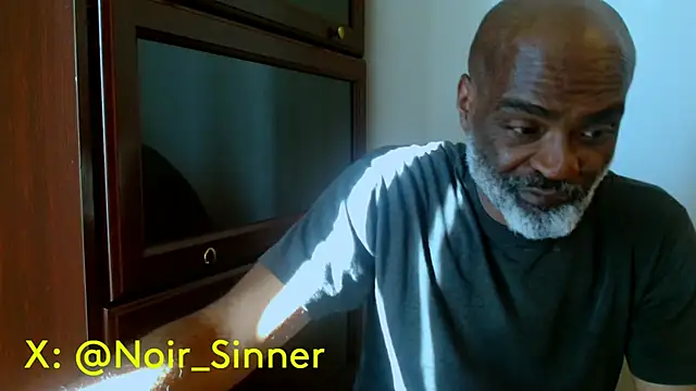 Snapshot of sinnernoir chatting on May 17, 2026, 9:37 pm sinnernoir online show from May 17, 2026, 9:37 pm