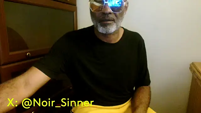Snapshot of sinnernoir chatting on April 26, 2026, 1:47 am sinnernoir online show from April 26, 2026, 1:47 am