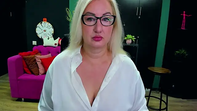 ChristyBrooks online show from November 22, 2025, 6:23 am