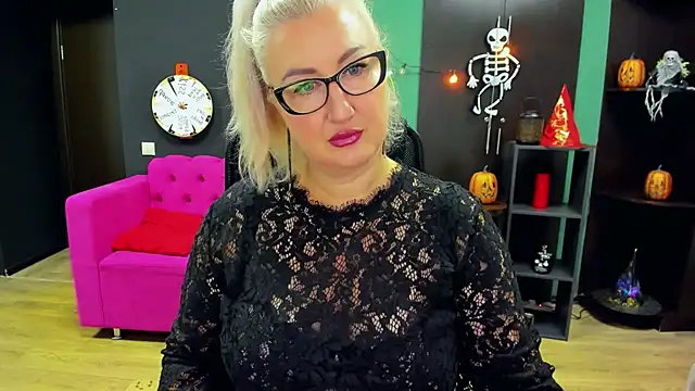 ChristyBrooks online show from October 25, 2025, 10:14 am