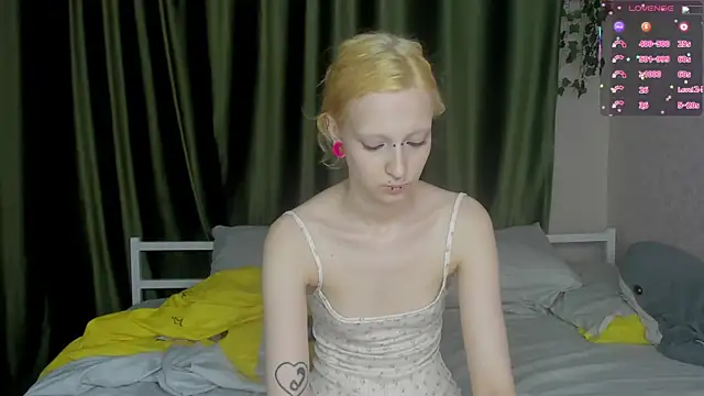 Snapshot of Lexy-Woorhez chatting on June 10, 2026, 4:08 pm Lexy-Woorhez online show from June 10, 2026, 4:08 pm