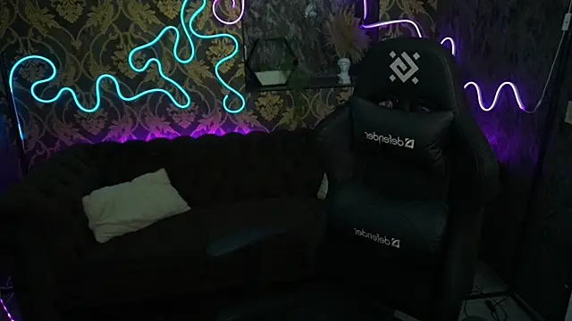 Snapshot of ShinyShyy chatting on March 13, 2025, 5:28 pm ShinyShyy online show from March 13, 2025, 5:28 pm