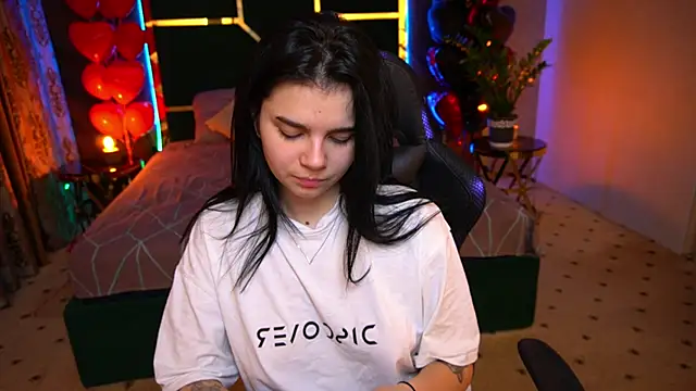 Snapshot of ShinyShyy chatting on February 23, 2025, 4:57 pm ShinyShyy online show from February 23, 2025, 4:57 pm