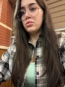 VikiDemi online show from December 22, 2025, 3:34 pm