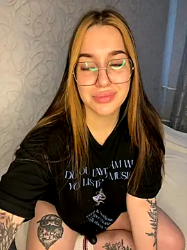 VikiDemi online show from September 26, 2025, 6:53 am