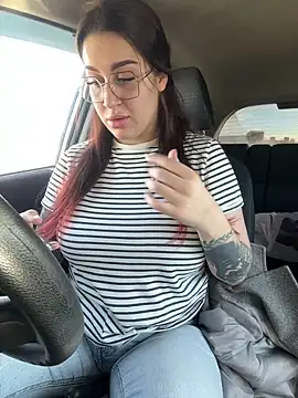 VikiDemi online show from March 7, 2025, 12:01 pm