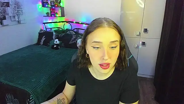 Snapshot of LinaTruly chatting on February 20, 2026, 10:22 pm LinaTruly online show from February 20, 2026, 10:22 pm