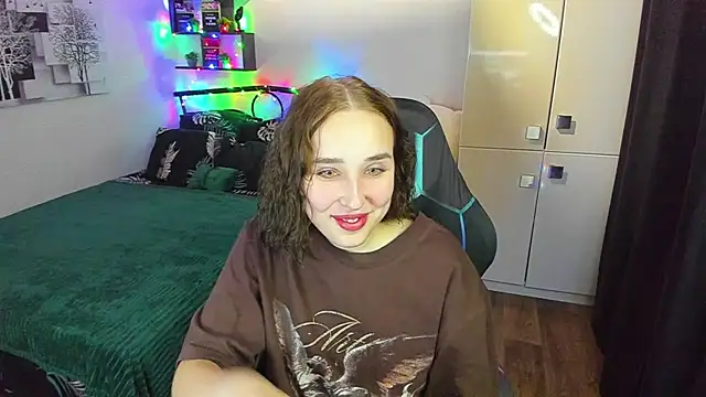 Snapshot of LinaTruly chatting on February 5, 2026, 9:43 pm LinaTruly online show from February 5, 2026, 9:43 pm