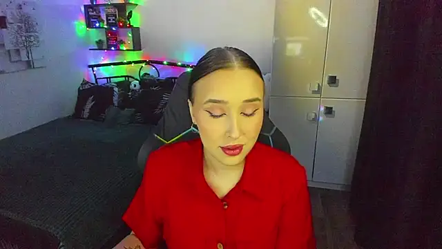 Snapshot of LinaTruly chatting on February 19, 2026, 10:18 pm LinaTruly online show from February 19, 2026, 10:18 pm