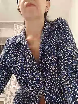 SweetBerryBella online show from February 17, 2025, 4:28 pm