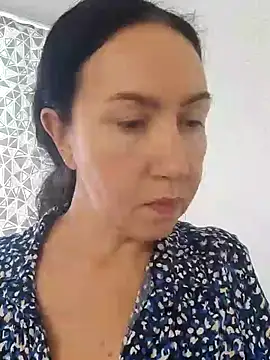 SweetBerryBella online show from March 6, 2025, 10:41 am