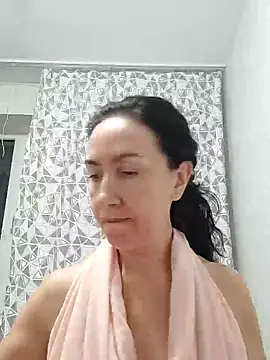 SweetBerryBella online show from January 17, 2025, 1:24 pm