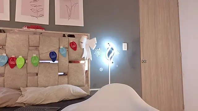 jolie lov online show from December 16, 2025, 1:37 pm