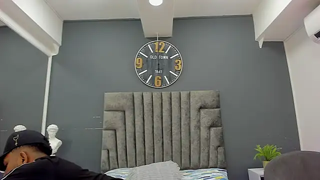 Snapshot of Robin_Rief chatting on May 9, 2026, 7:28 pm Robin Rief online show from May 9, 2026, 7:28 pm