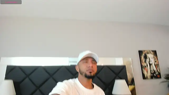 Snapshot of Robin_Rief chatting on November 15, 2025, 3:32 am Robin Rief online show from November 15, 2025, 3:32 am