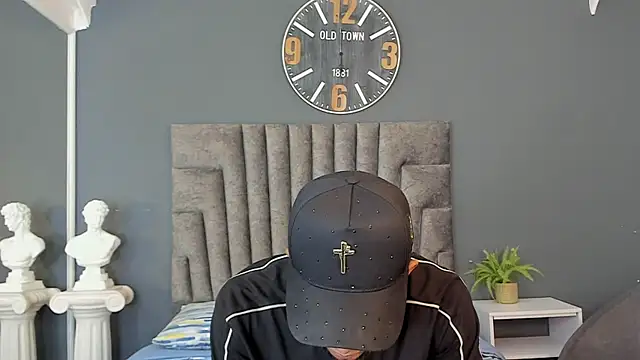 Snapshot of Robin_Rief chatting on May 24, 2026, 7:36 pm Robin Rief online show from May 24, 2026, 7:36 pm
