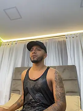 Snapshot of Robin_Rief chatting on February 10, 2026, 4:00 am Robin Rief online show from February 10, 2026, 4:00 am