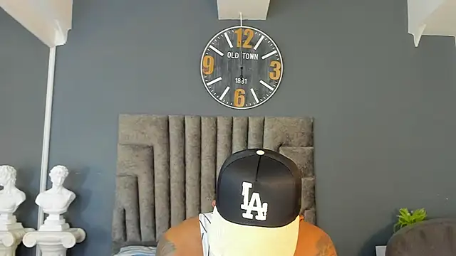 Snapshot of Robin_Rief chatting on May 14, 2026, 7:11 pm Robin Rief online show from May 14, 2026, 7:11 pm