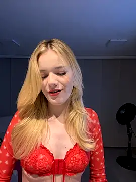 NicoleCut online show from December 4, 2025, 10:47 am