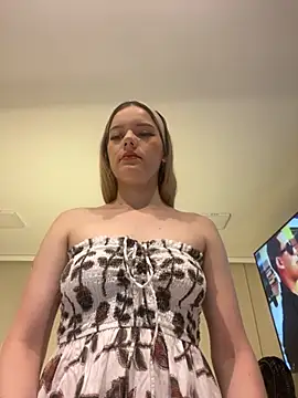 NicoleCut online show from October 16, 2025, 10:45 am