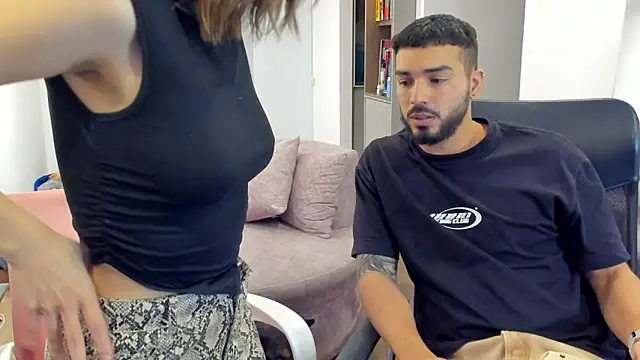 Snapshot of savage_sweethearts chatting on March 8, 2025, 3:06 am savage sweethearts online show from March 8, 2025, 3:06 am