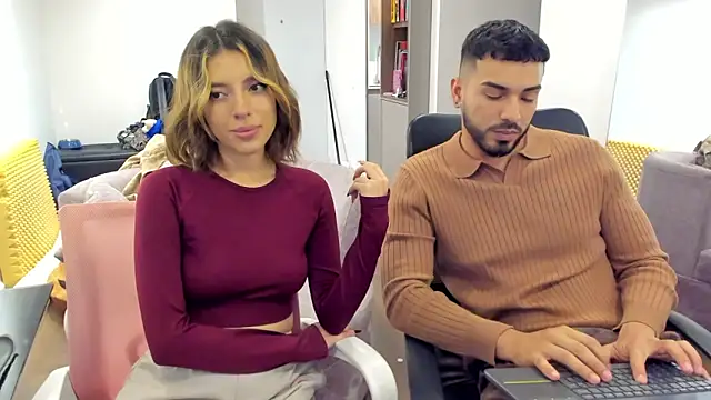 Snapshot of savage_sweethearts chatting on March 12, 2025, 2:30 am savage sweethearts online show from March 12, 2025, 2:30 am