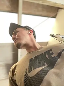 Snapshot of adam-rivera chatting on September 20, 2025, 5:51 pm adam-rivera online show from September 20, 2025, 5:51 pm