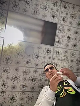 Snapshot of adam-rivera chatting on October 20, 2025, 5:35 pm adam-rivera online show from October 20, 2025, 5:35 pm