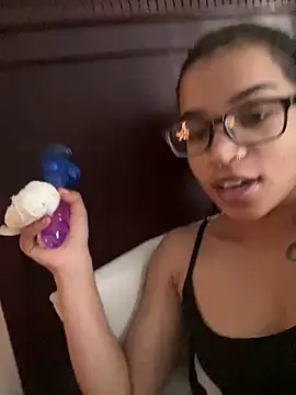 Snapshot of 1prettygem chatting on December 30, 2024, 1:47 pm 1prettygem online show from December 30, 2024, 1:47 pm