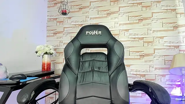 melodiipierce  online show from February 9, 2025, 1:11 am