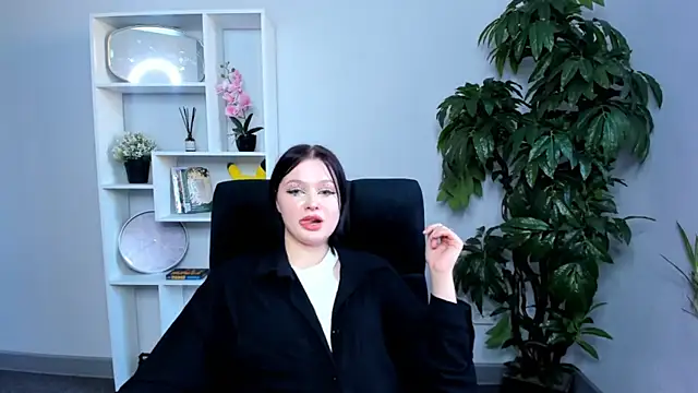 Snapshot of DoloresDias chatting on October 8, 2025, 9:44 am DoloresDias online show from October 8, 2025, 9:44 am