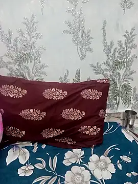 Snapshot of Haniya-143 chatting on April 3, 2026, 12:50 am Haniya-143 online show from April 3, 2026, 12:50 am