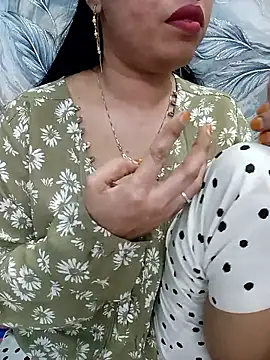 Snapshot of Haniya-143 chatting on February 17, 2026, 10:07 pm Haniya-143 online show from February 17, 2026, 10:07 pm