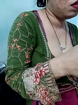 Snapshot of Haniya-143 chatting on December 22, 2025, 9:26 pm Haniya-143 online show from December 22, 2025, 9:26 pm