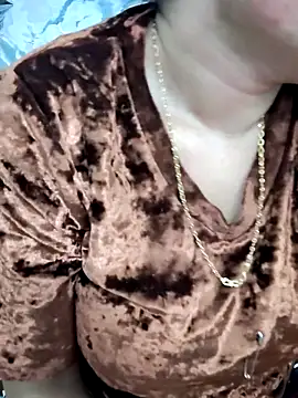 Snapshot of Haniya-143 chatting on February 12, 2026, 10:53 pm Haniya-143 online show from February 12, 2026, 10:53 pm