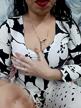 Snapshot of Haniya-143 chatting on February 28, 2026, 9:47 pm Haniya-143 online show from February 28, 2026, 9:47 pm