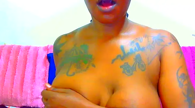 Snapshot of TattoedGoddessxx chatting on February 6, 2025, 1:05 am TattoedGoddessxx online show from February 6, 2025, 1:05 am